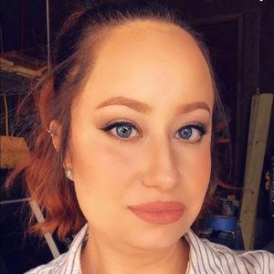 Meet your Posher, Alicia